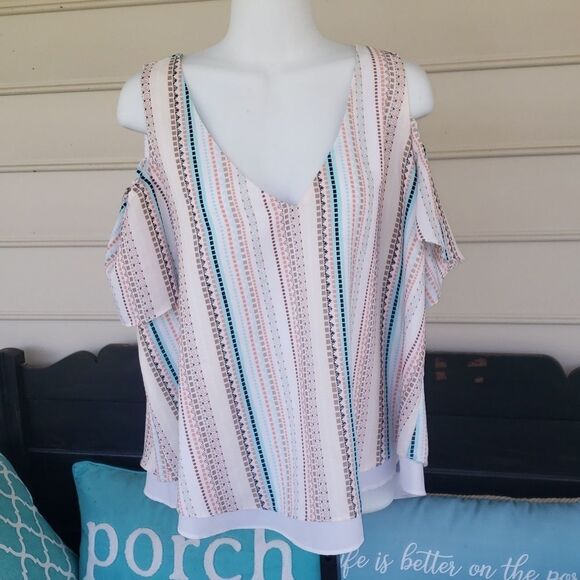 Bisou Bisou cold shoulder top size L - Picture 1 of 12